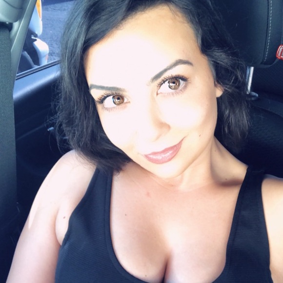 Hi ππ»ββοΈ Iβm Shay , pls read ππΌ below about my closet, sales, and deals - Picture 3 of 4